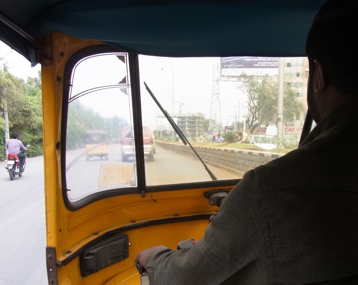 オートリクシャーの車窓から