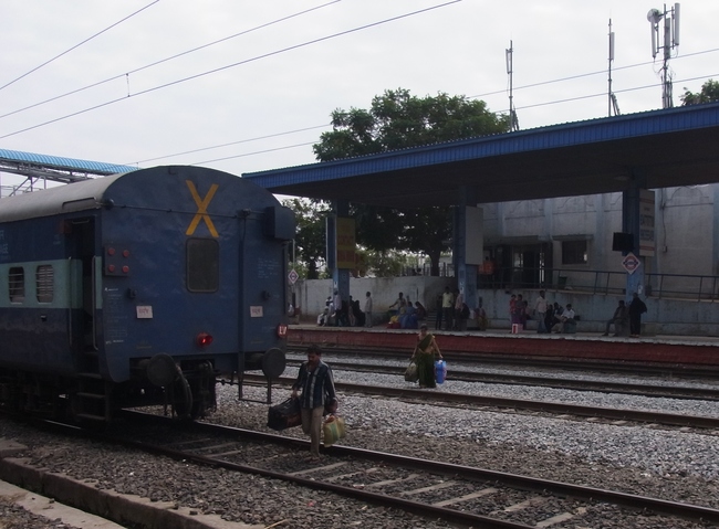 線路を渡っちゃいます。