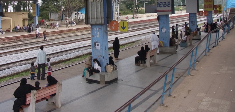 インドの駅の様子