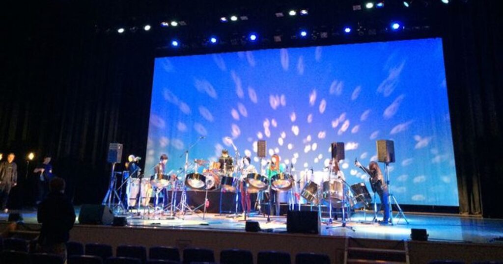 桐蔭学園中学校で芸術鑑賞会