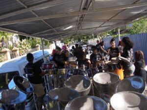 ジュベモーニング・ボートで演奏