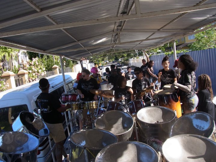 ジュベモーニング・ボートで演奏