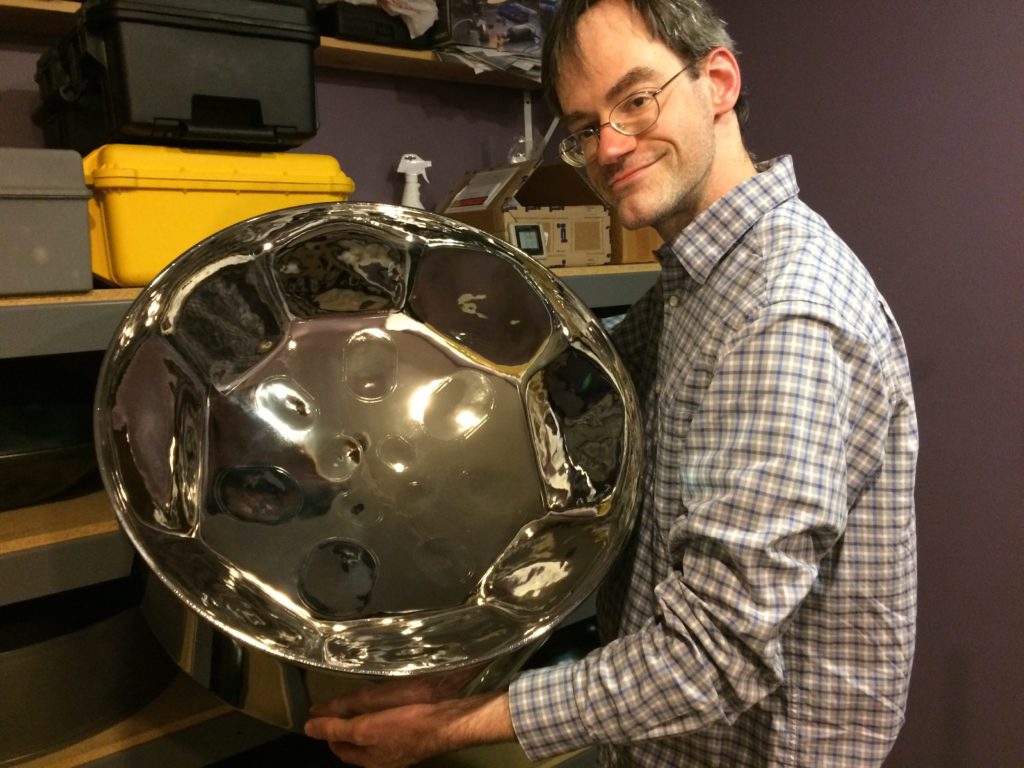 エリーマネットさんの工房にて。ロブ・ディビスさんと